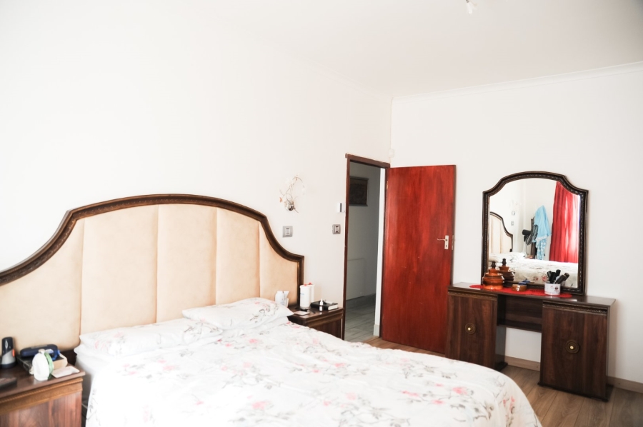 5 Bedroom Property for Sale in McDougall